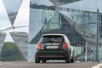 MINI Cooper SE Resolute Edition (2023) - picture 18 of 25