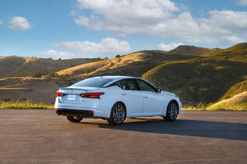 Nissan Altima (2023) - picture 9 of 34