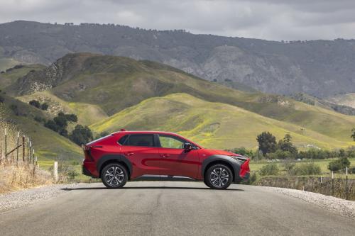 Subaru Solterra Electric SUV (2023) - picture 16 of 87