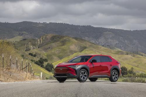 Subaru Solterra Electric SUV (2023) - picture 17 of 87