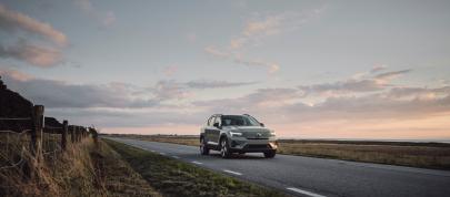 Volvo XC40 Recharge (2023) - picture 4 of 25