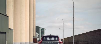 Volvo XC40 Recharge (2023) - picture 15 of 25