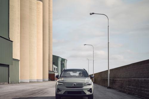 Volvo XC40 Recharge (2023) - picture 1 of 25