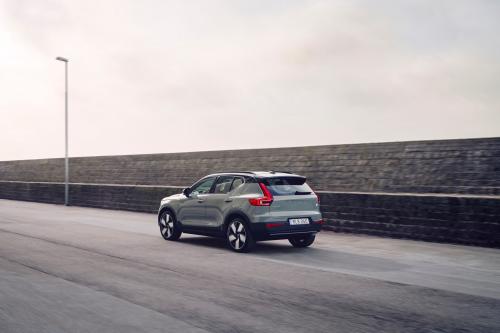 Volvo XC40 Recharge (2023) - picture 8 of 25