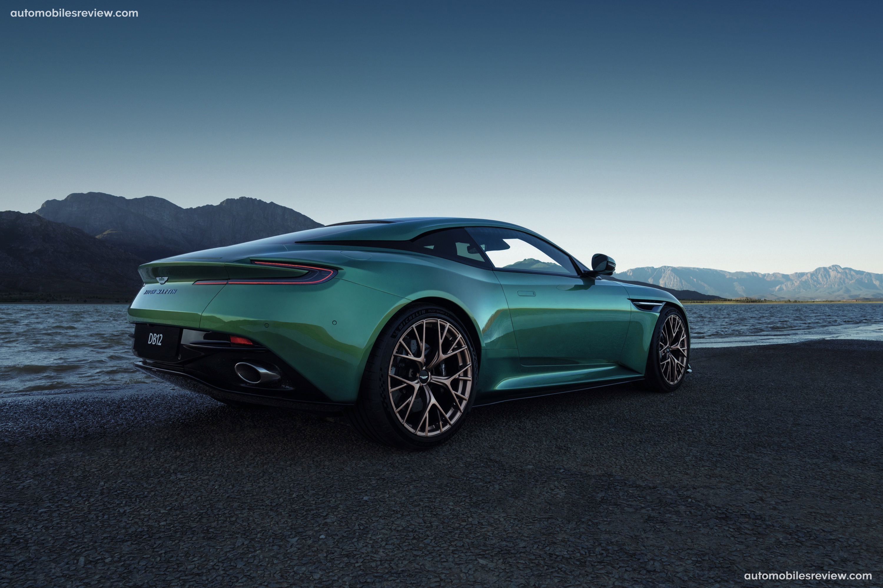 Aston Martin DB12