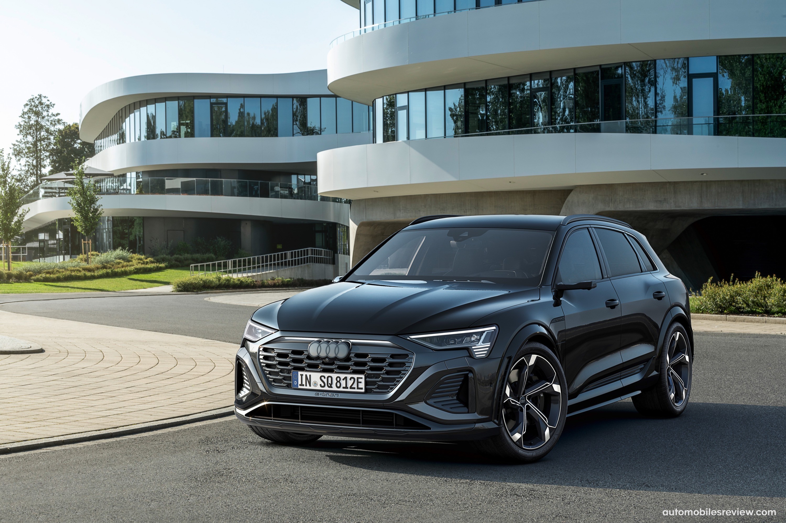 Новые ауди 2024 года. Audi q8 e-tron. Ауди sq8 2022. Audi e tron 2023. Audi e tron 2023 q8 Etron.