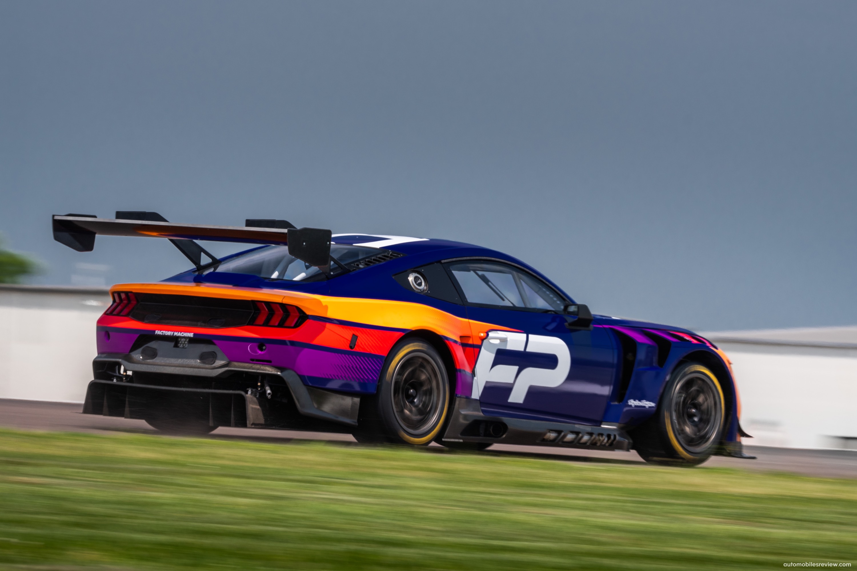 Ford Mustang GT3 Racecar (2024) picture 14 of 37