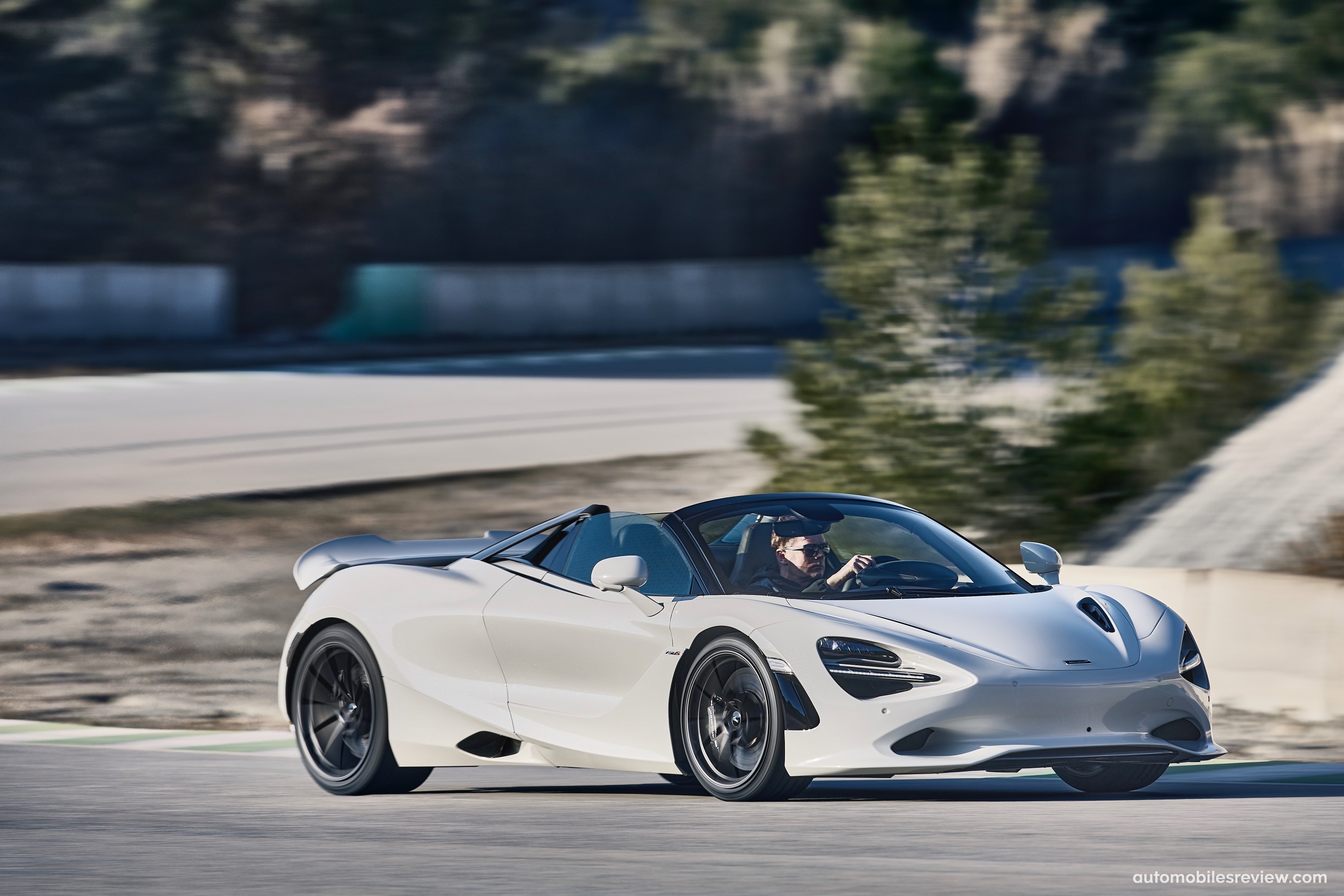 McLaren 750S (2024) picture 44 of 73