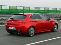 Alfa Romeo Giulietta (2011) - picture 2 of 7