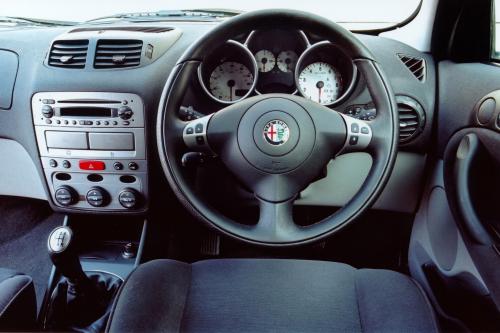 Alfa Romeo 147 (2004) - picture 16 of 19