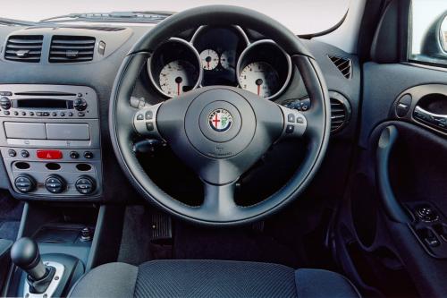 Alfa Romeo 147 (2004) - picture 17 of 19