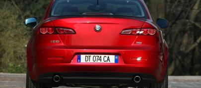 Alfa Romeo 159 1750 TBi (2009) - picture 15 of 17