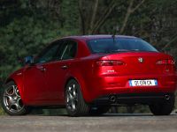 Alfa Romeo 159 1750 TBi (2009) - picture 8 of 17