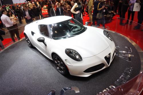 Alfa Romeo 4C Geneva (2013) - picture 1 of 7