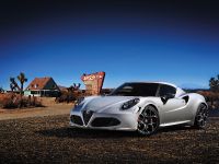 Alfa Romeo 4C Launch Edition (2013) - picture 2 of 5