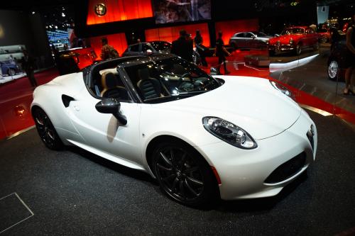 Alfa Romeo 4C Spider Paris (2014) - picture 1 of 3