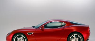 Alfa Romeo 8C Competizione (2009) - picture 12 of 18