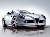 Alfa Romeo 8C Spider (2008) - picture 1 of 3