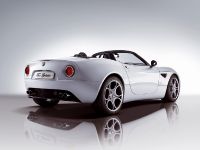 Alfa Romeo 8C Spider (2008) - picture 2 of 3