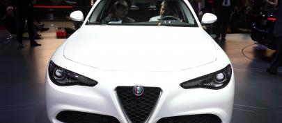 Alfa Romeo Giulia Geneva (2016) - picture 7 of 7