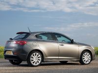 Alfa Romeo Giulietta TCT (2012) - picture 1 of 2