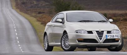 Alfa Romeo GT (2008) - picture 4 of 6