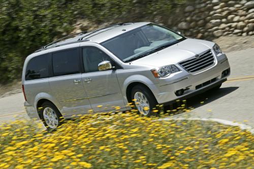 Chrysler Town & Country (2008) - picture 1 of 2