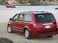 Dodge Grand Caravan (2008) - picture 2 of 4