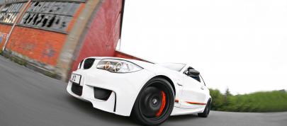 APP BMW 1 M (2011) - picture 7 of 17
