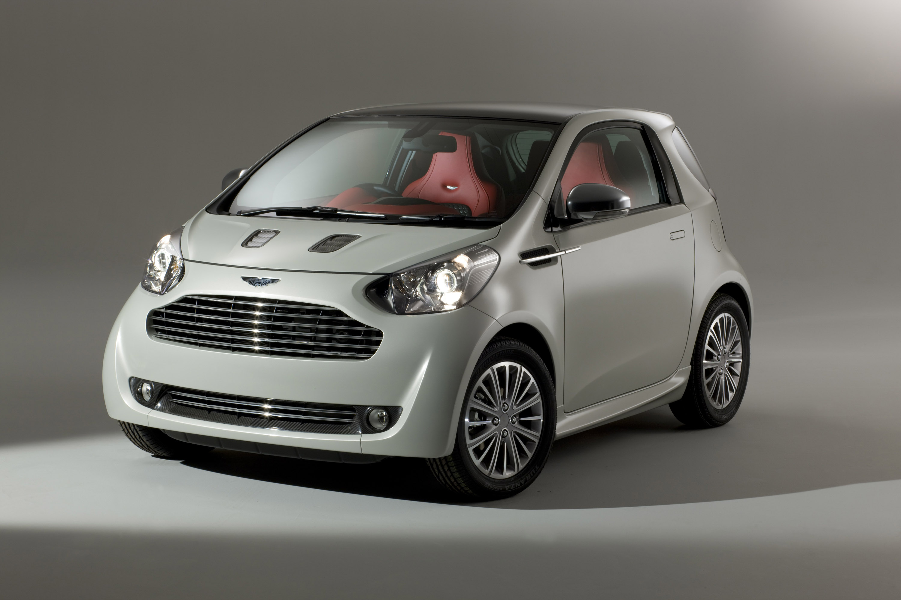 Марка машины малолитражки фото. Toyota IQ Aston Martin Cygnet. Aston Martin Cygnet 2011. Aston Martin Cygnet 2016.