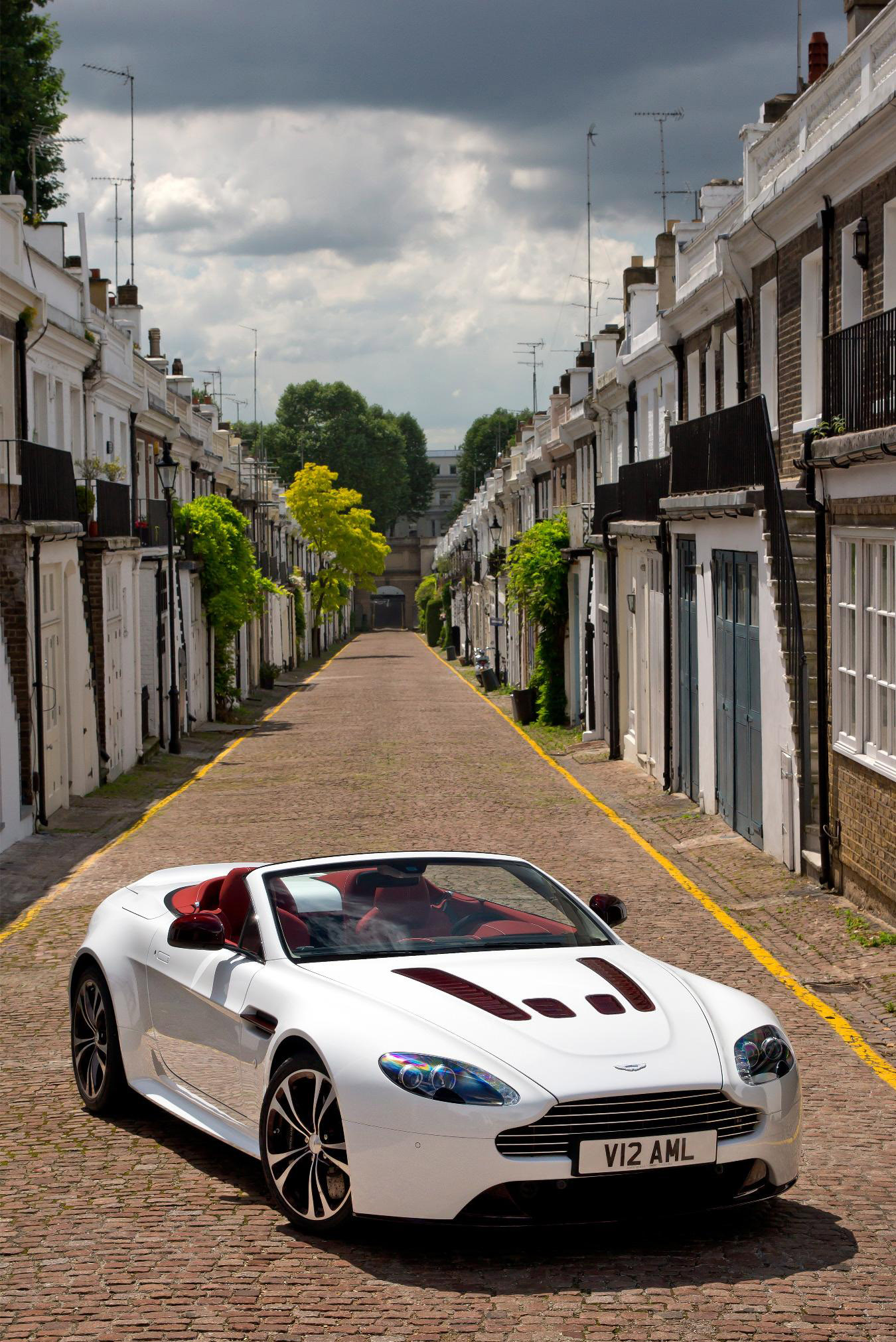 Aston Martin V12 Vantage Roadster