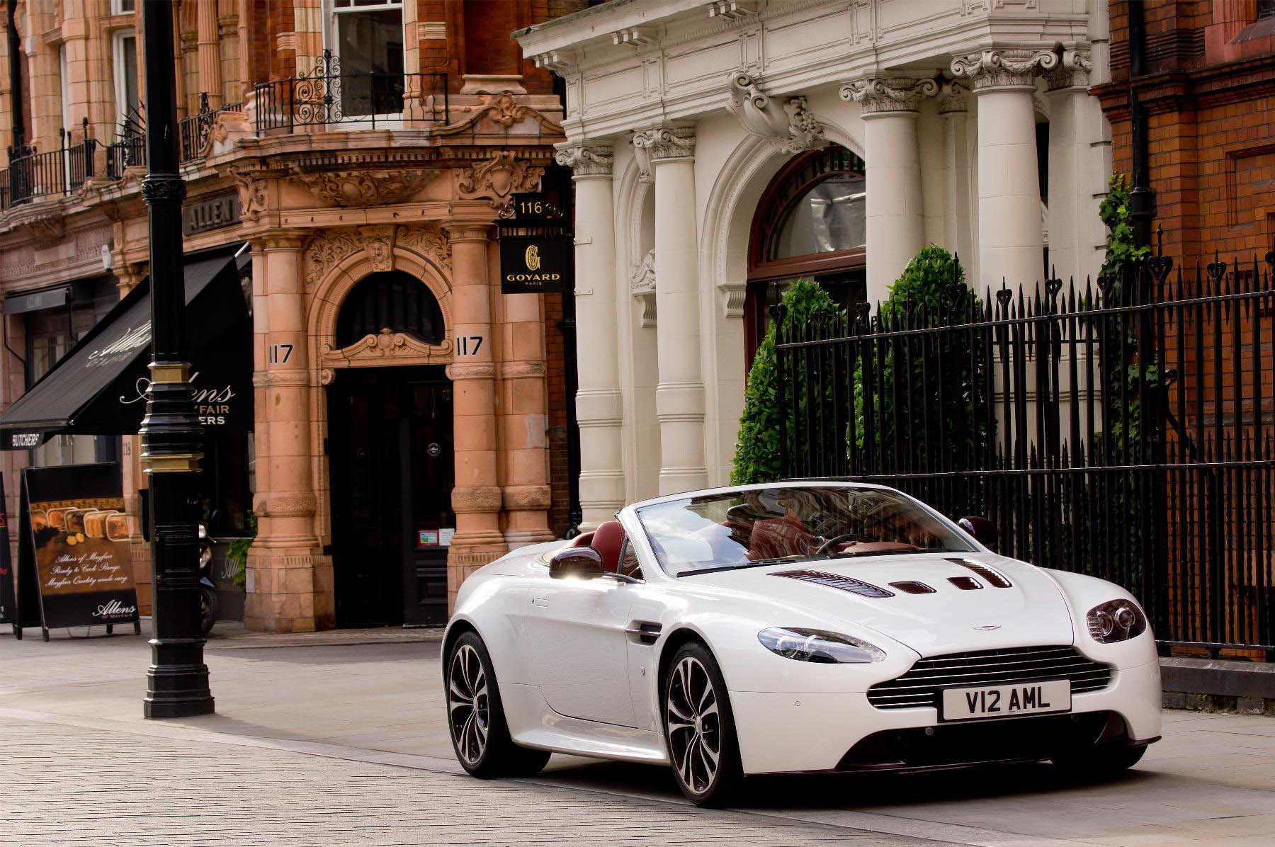 Aston Martin V12 Vantage Roadster