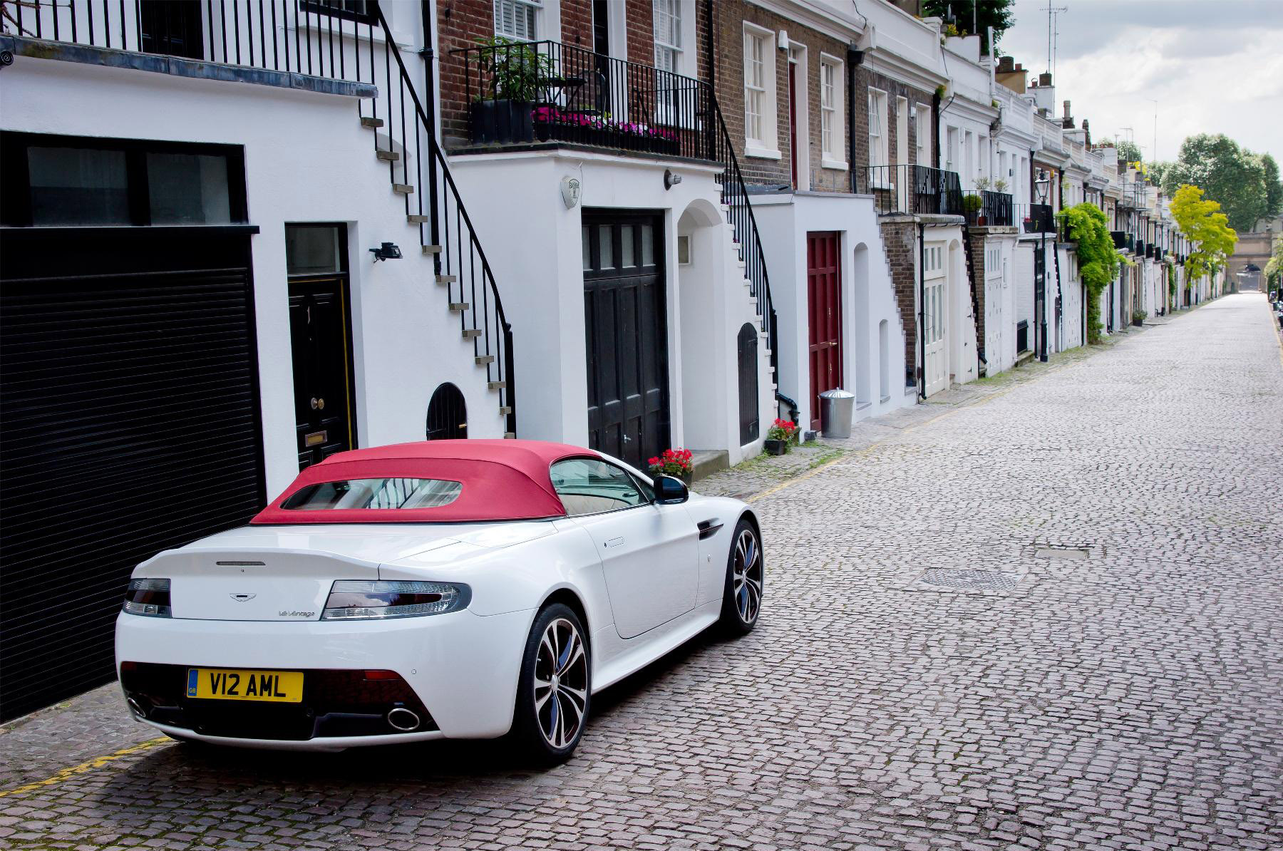 Aston Martin V12 Vantage Roadster