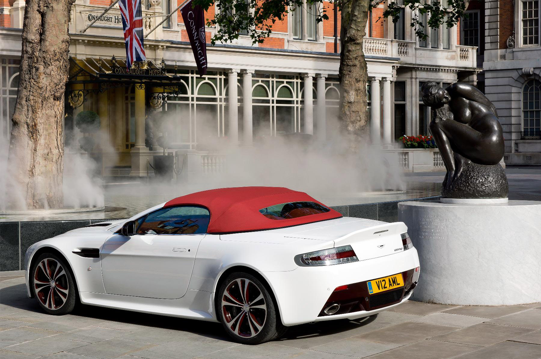 Aston Martin V12 Vantage Roadster