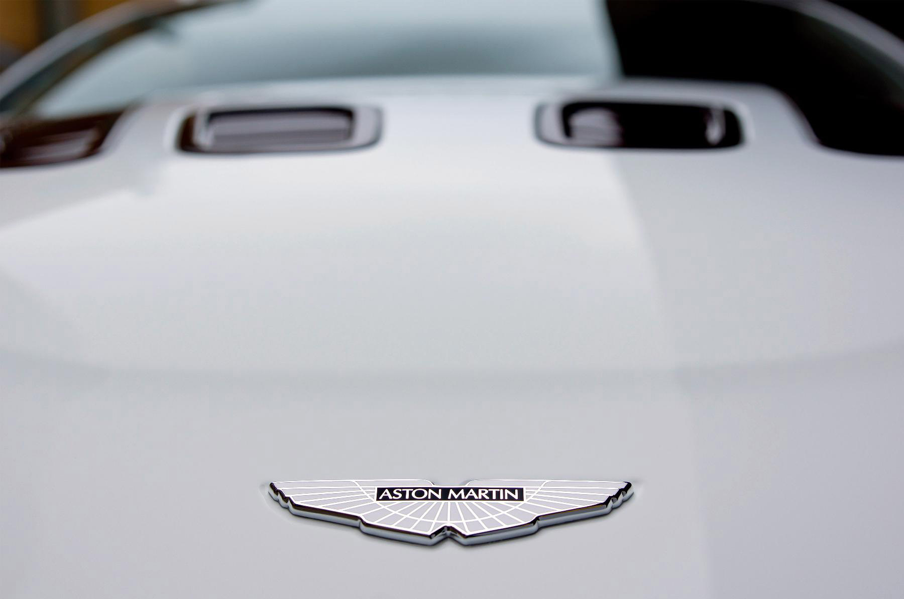 Aston Martin V12 Vantage Roadster