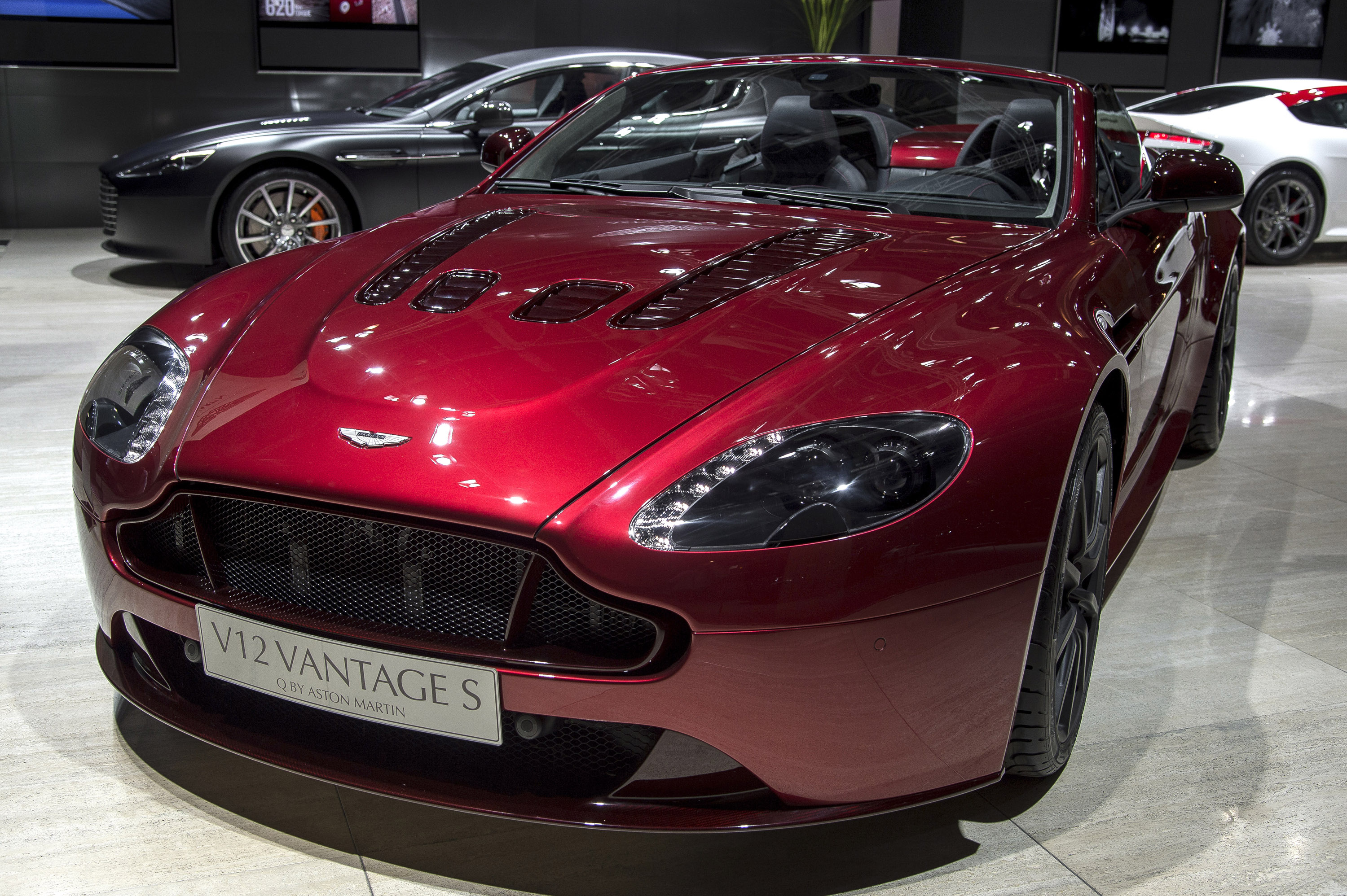 Aston Martin V12 Vantage S Paris