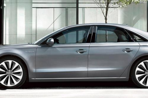 Audi A8 hybrid (2011) - picture 1 of 16