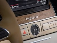 Audi A8 hybrid (2011) - picture 13 of 16