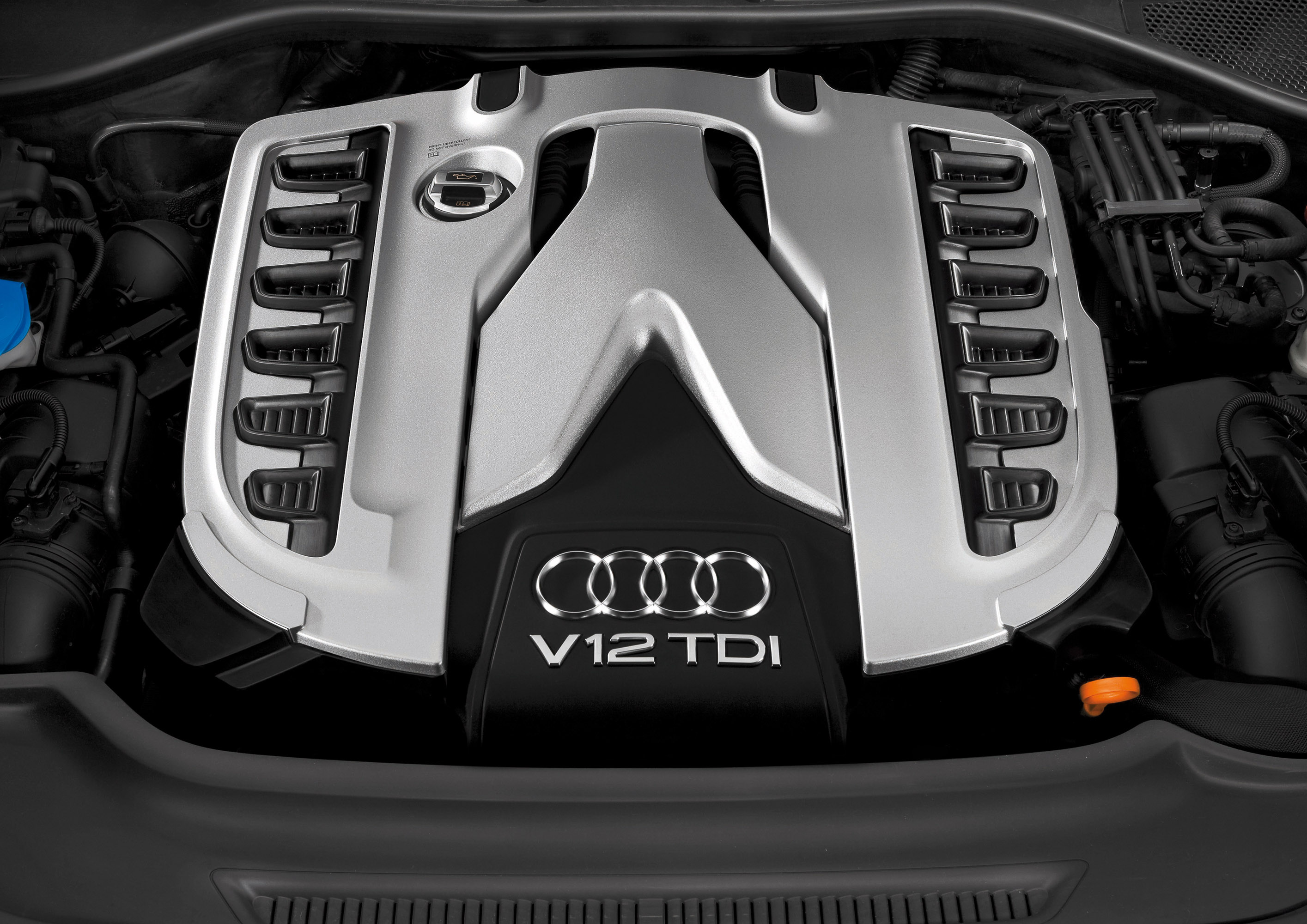 Купить й 7. Audi q7 v12. Audi q7 v12 Diesel. Audi q7 6.0 v12 TDI. Audi q7 v12 TDI мотор.