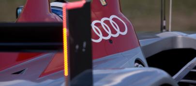 Audi R15 TDI (2009) - picture 12 of 22