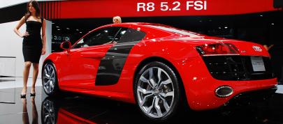 Audi R8 5.2 FSI Detroit (2009) - picture 7 of 9