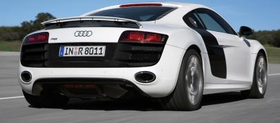 Audi R8 5.2 FSI quattro (2010) - picture 4 of 17