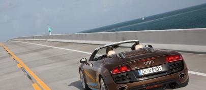 Audi R8 Spyder 5.2 FSI quattro (2010) - picture 28 of 36