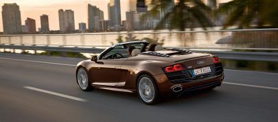 Audi R8 Spyder 5.2 FSI quattro (2010) - picture 31 of 36