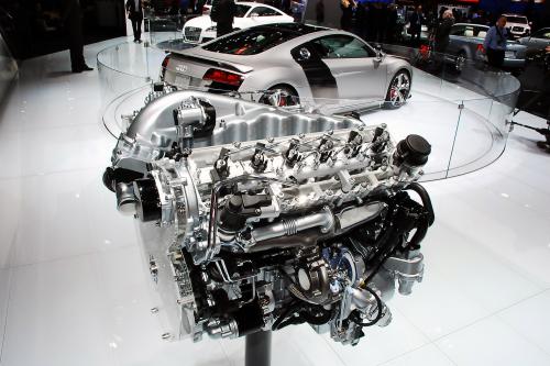 Audi R8 V12 TDI Detroit (2008) - picture 1 of 3