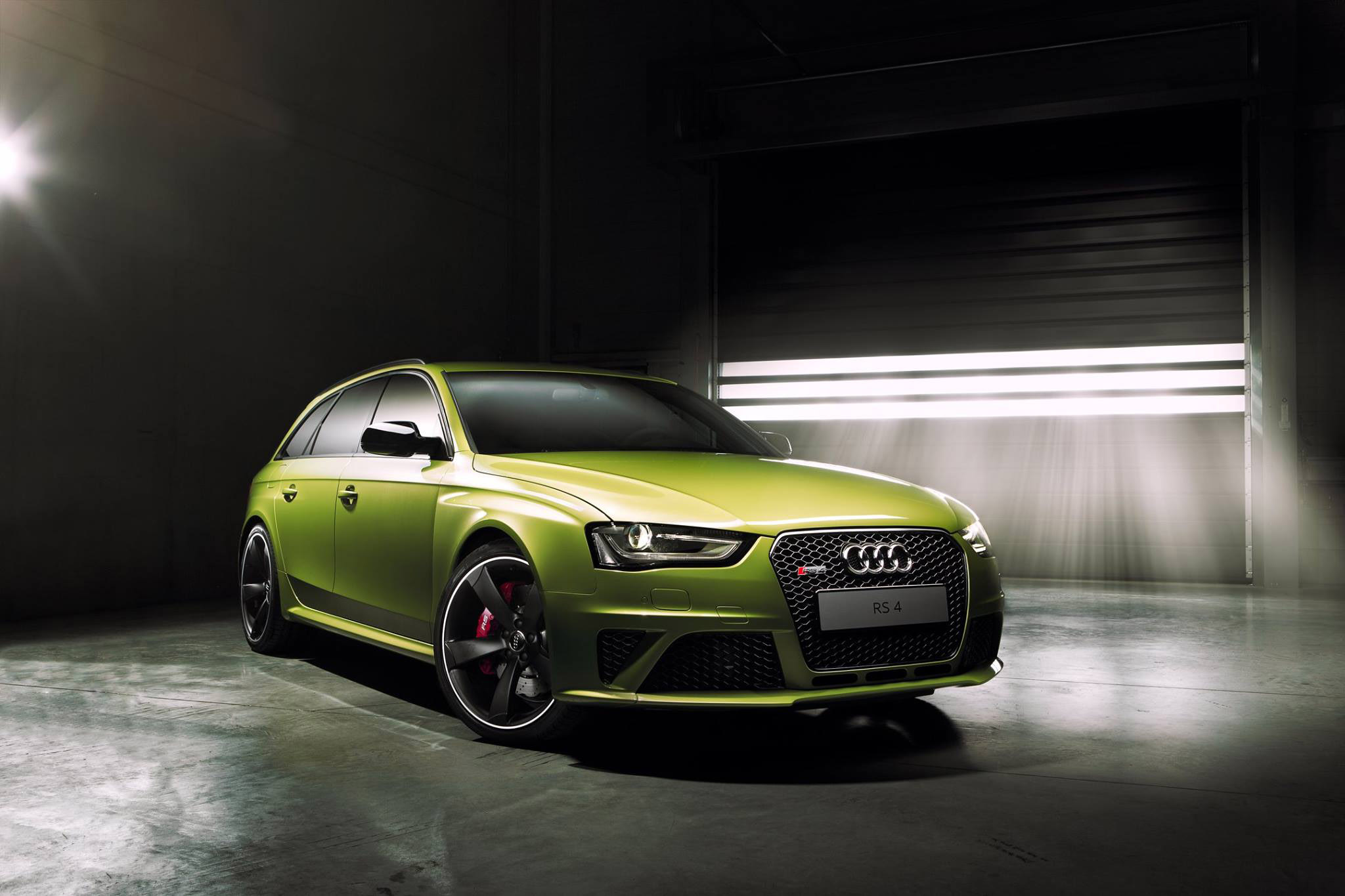 Audi RS 4 Avant Peridot Metallic