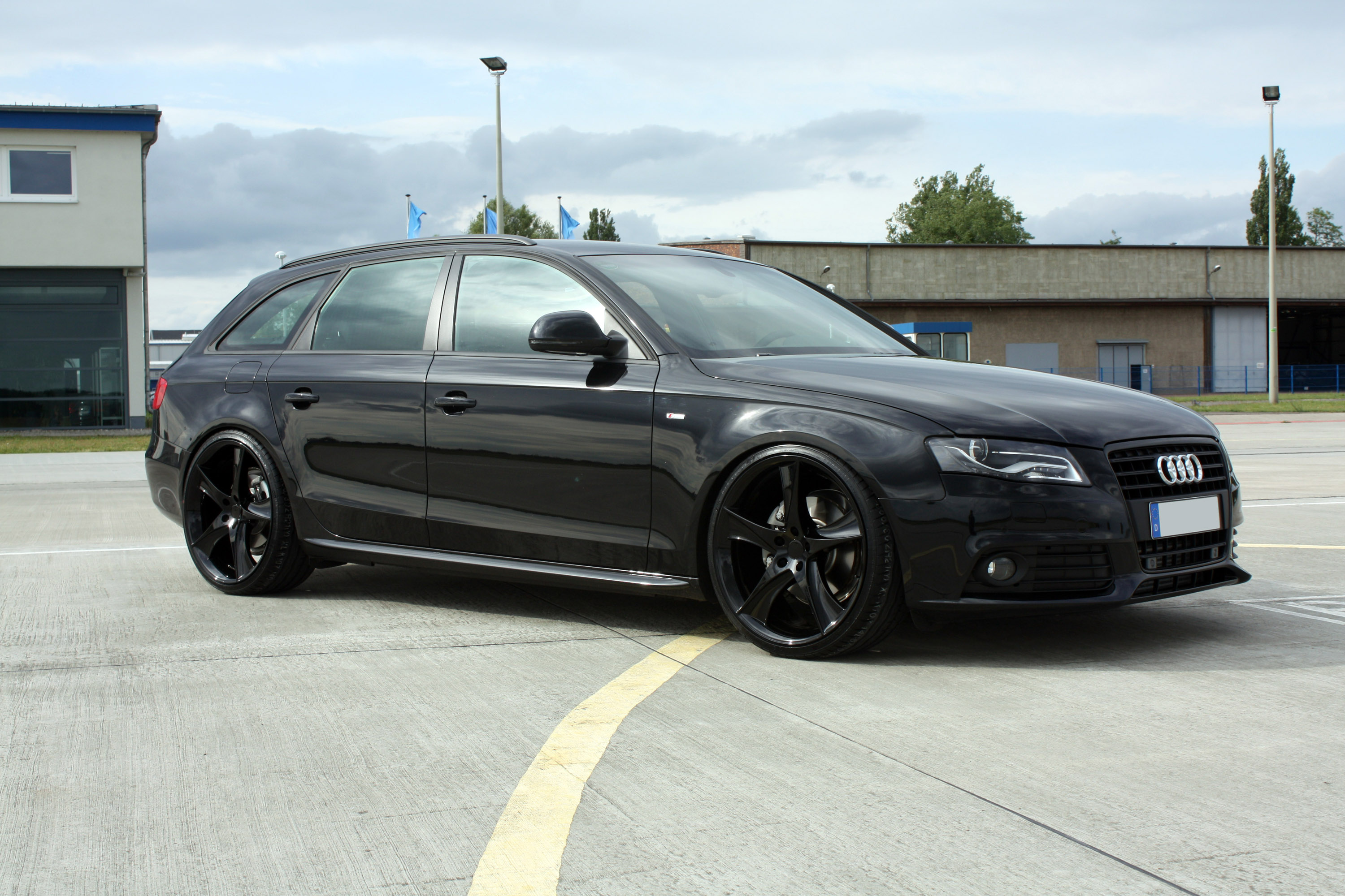 AVUS Performance Audi A4 Avant Black Arrow