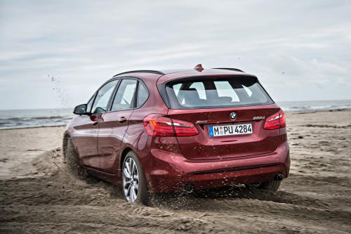 BMW 220d xDrive Active Tourer (2014) - picture 8 of 12