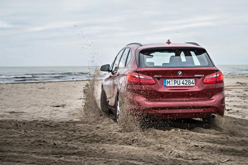 BMW 220d xDrive Active Tourer (2014) - picture 9 of 12