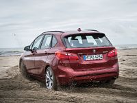 BMW 220d xDrive Active Tourer (2014) - picture 8 of 12